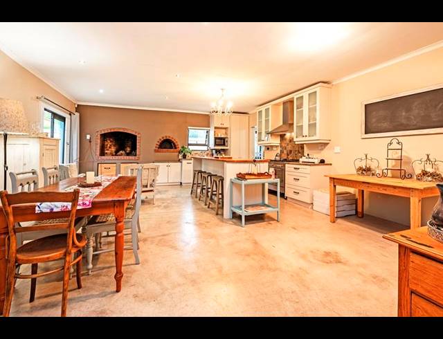 3 BEDROOM TOWNHOUSE FOR SALE IN UITZICHT